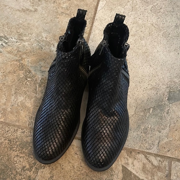 Very G Shoes Womens Very G Boots Size 9 New Poshmark